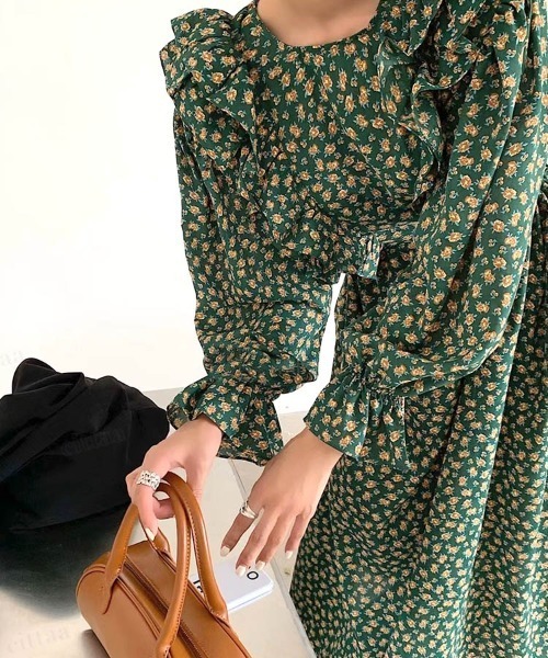 Dalfwin(ダールフィン)の「花柄フリルショルダー小花柄ロングワンピース(ワンピース・レディース・ブラック/グリーン・FREE)」の18枚目の写真