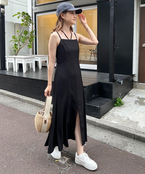 one after another NICE CLAUP（ワンアフターアナザーナイスクラップ）の「キャミソールワンピース（ワンピース・レディース・ブラック・MEDIUM）」の4枚目の写真