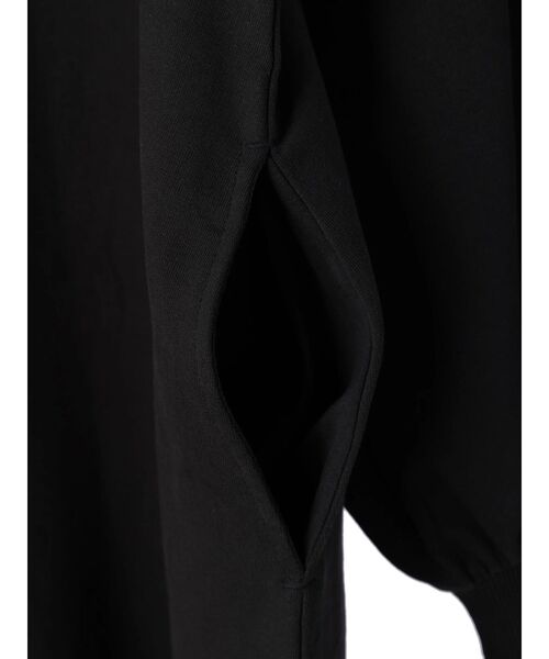 AMERICAN HOLIC(アメリカンホリック)の「ボリュームスリーブ裏毛ワンピース(ワンピース・レディース・ブラック/アイボリー・M/L)」の15枚目の写真