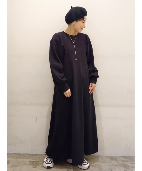 AMERICAN HOLIC(アメリカンホリック)の「ボリュームスリーブ裏毛ワンピース(ワンピース・レディース・ブラック/アイボリー・M/L)」の3枚目の写真