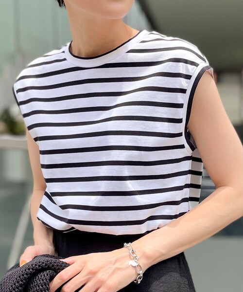 NOLLEY’S（ノーリーズ）の「【WEB限定カラーあり】5C BASIC ノースリーブTシャツ（Tシャツ/カットソー・レディース・ロイヤルブルー/ホワイト/ホワイト系その他5/チャコールグレー/キャメル/ピンク/ブラック・36/38）」の3枚目の写真