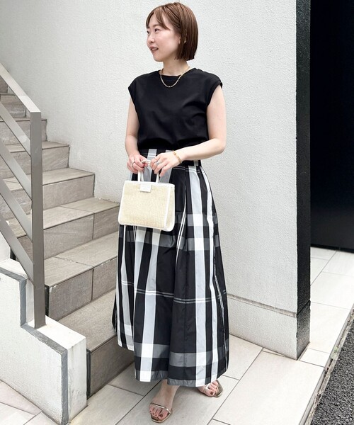 NOLLEY’S（ノーリーズ）の「【WEB限定カラーあり】5C BASIC ノースリーブTシャツ（Tシャツ/カットソー・レディース・ロイヤルブルー/ホワイト/ホワイト系その他5/チャコールグレー/キャメル/ピンク/ブラック・36/38）」の21枚目の写真