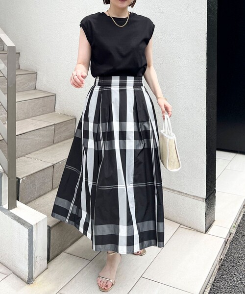 NOLLEY’S（ノーリーズ）の「【WEB限定カラーあり】5C BASIC ノースリーブTシャツ（Tシャツ/カットソー・レディース・ロイヤルブルー/ホワイト/ホワイト系その他5/チャコールグレー/キャメル/ピンク/ブラック・36/38）」の22枚目の写真