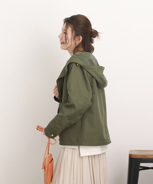 DRESKIP（ドレスキップ）の「◆【ゴールドパーツでレディな仕上がり】撥水マウンテンパ－カー（ブルゾン・レディース・ナチュラル/カーキ/ネイビー/サンドベージュ・02/03/04）」の16枚目の写真