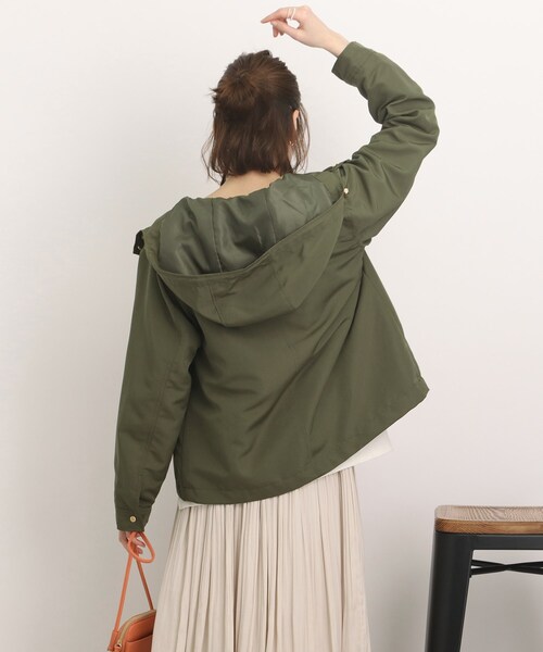 DRESKIP（ドレスキップ）の「◆【ゴールドパーツでレディな仕上がり】撥水マウンテンパ－カー（ブルゾン・レディース・ナチュラル/カーキ/ネイビー/サンドベージュ・02/03/04）」の17枚目の写真