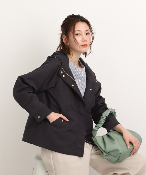 DRESKIP（ドレスキップ）の「◆【ゴールドパーツでレディな仕上がり】撥水マウンテンパ－カー（ブルゾン・レディース・ナチュラル/カーキ/ネイビー/サンドベージュ・02/03/04）」の4枚目の写真