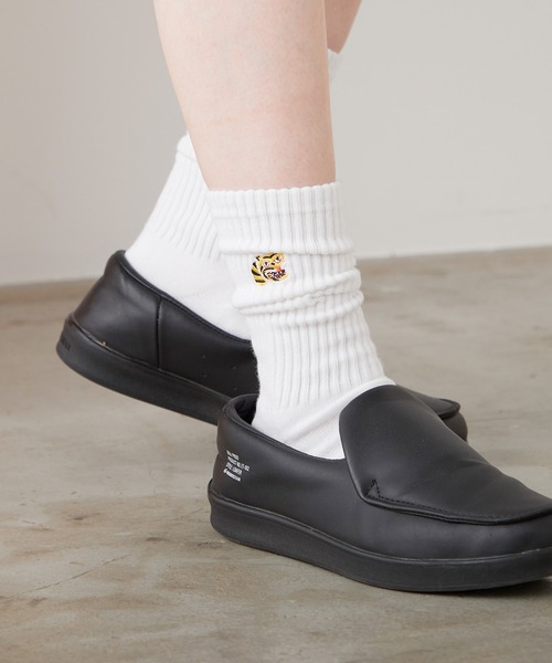 WHIMSIC（ウィムジック）の「【UNISEX】スーベニアソックス（ソックス/靴下・メンズ・パープル/ホワイト/ピンク/グレー/ブルー・FREE）」の2枚目の写真