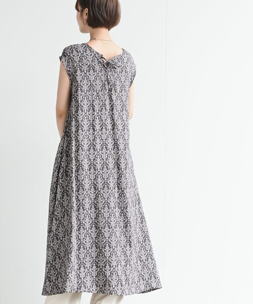 rps（アールピーエス）の「フレンチスリーブプリントワンピース（ワンピース・レディース・ブラック/ネイビー/ブラック系その他2/グレー/ブラック系その他3・フリー）」の4枚目の写真