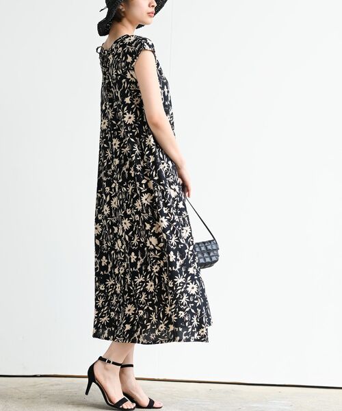 rps（アールピーエス）の「フレンチスリーブプリントワンピース（ワンピース・レディース・ブラック/ネイビー/ブラック系その他2/グレー/ブラック系その他3・フリー）」の2枚目の写真