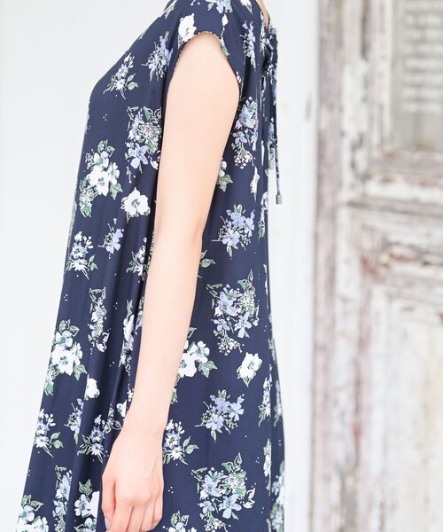 rps（アールピーエス）の「フレンチスリーブプリントワンピース（ワンピース・レディース・ブラック/ネイビー/ブラック系その他2/グレー/ブラック系その他3・フリー）」の7枚目の写真