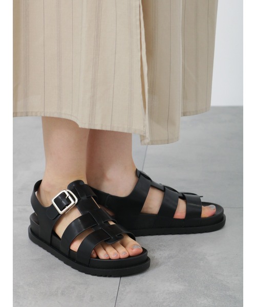 Samansa Mos2 blue(サマンサモスモスブルー)の「厚底グルカサンダル(サンダル・レディース・ブラック/ブラウン/オフホワイト・MEDIUM/LARGE)」の2枚目の写真