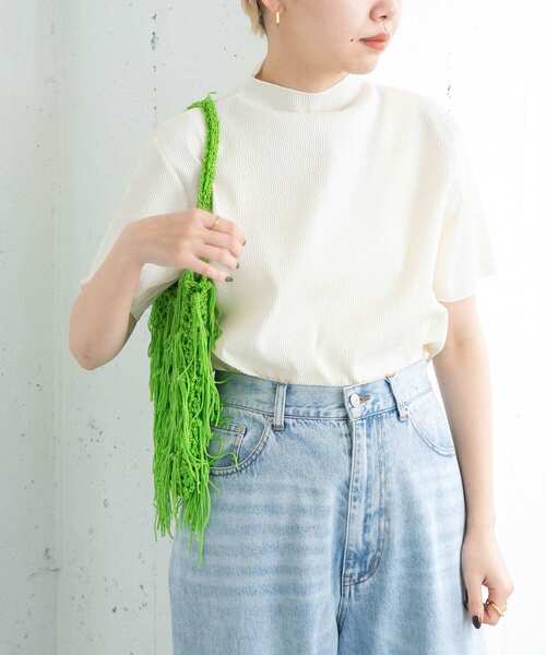 KBF(ケイビーエフ)の「プリーツハイネックトップス(Tシャツ/カットソー・レディース・ホワイト/ブラック/オフホワイト・ONE)」の3枚目の写真