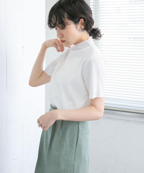 KBF(ケイビーエフ)の「プリーツハイネックトップス(Tシャツ/カットソー・レディース・ホワイト/ブラック/オフホワイト・ONE)」の22枚目の写真