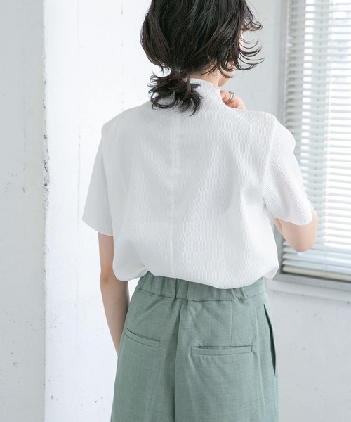 KBF(ケイビーエフ)の「プリーツハイネックトップス(Tシャツ/カットソー・レディース・ホワイト/ブラック/オフホワイト・ONE)」の12枚目の写真