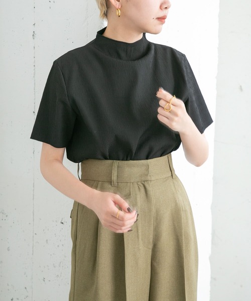 KBF(ケイビーエフ)の「プリーツハイネックトップス(Tシャツ/カットソー・レディース・ホワイト/ブラック/オフホワイト・ONE)」の13枚目の写真