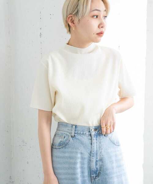 KBF(ケイビーエフ)の「プリーツハイネックトップス(Tシャツ/カットソー・レディース・ホワイト/ブラック/オフホワイト・ONE)」の6枚目の写真