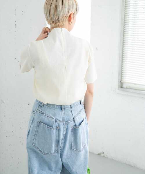 KBF(ケイビーエフ)の「プリーツハイネックトップス(Tシャツ/カットソー・レディース・ホワイト/ブラック/オフホワイト・ONE)」の10枚目の写真