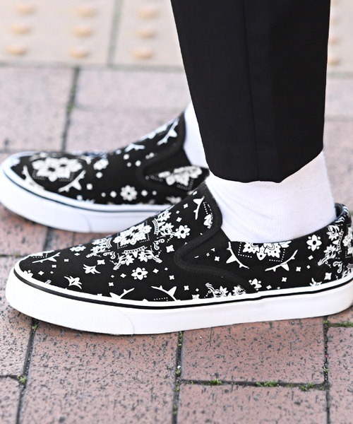 LUXSTYLE(ラグスタイル)の「Bracciano(ブラッチャーノ)総柄スリッポンシューズ(スリッポン・メンズ・ブルー系その他2/レオパード/ブラック系その他/ブルー系その他・25.5/26/27/26.5)」の6枚目の写真