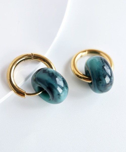 Coo+i(クーイ)の「天然石風フープピアス(ピアス(両耳用)・レディース・グリーン/オレンジ/ネイビー/ターコイズブルー/ピンク・FREE)」の7枚目の写真