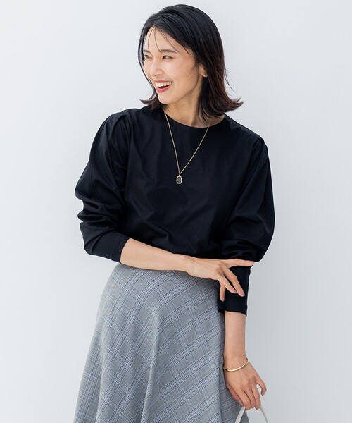 23区(ニジュウサンク)の「【洗える】バナナスリーブ フォルム ロングTシャツ(Tシャツ/カットソー・レディース・ブラック系/グレー系/ベージュ系/ホワイト系・32)」の1枚目の写真