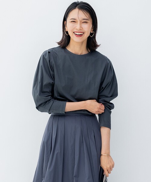23区(ニジュウサンク)の「【洗える】バナナスリーブ フォルム ロングTシャツ(Tシャツ/カットソー・レディース・ブラック系/グレー系/ベージュ系/ホワイト系・32)」の3枚目の写真