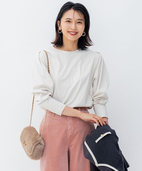 23区(ニジュウサンク)の「【洗える】バナナスリーブ フォルム ロングTシャツ(Tシャツ/カットソー・レディース・ブラック系/グレー系/ベージュ系/ホワイト系・32)」の4枚目の写真