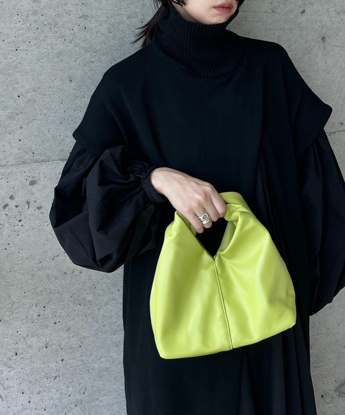 y/m by RIKA(イムバイリカ)の「ツイストハンドルBAG(ショルダーバッグ・レディース・グリーン/ブラック・FREE)」の2枚目の写真