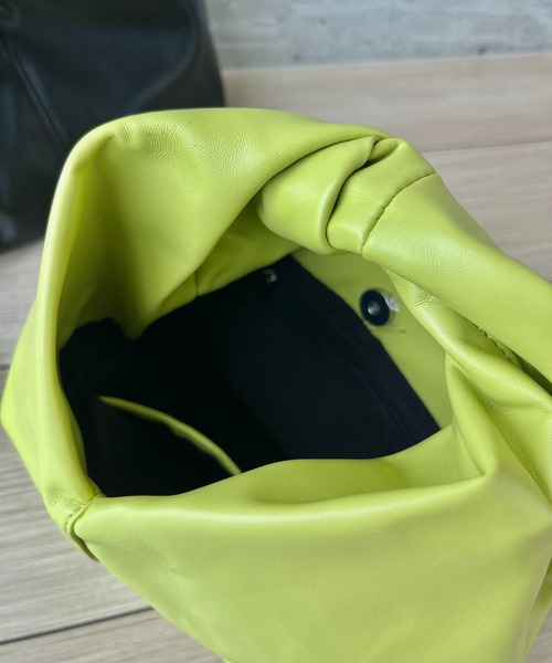 y/m by RIKA(イムバイリカ)の「ツイストハンドルBAG(ショルダーバッグ・レディース・グリーン/ブラック・FREE)」の15枚目の写真