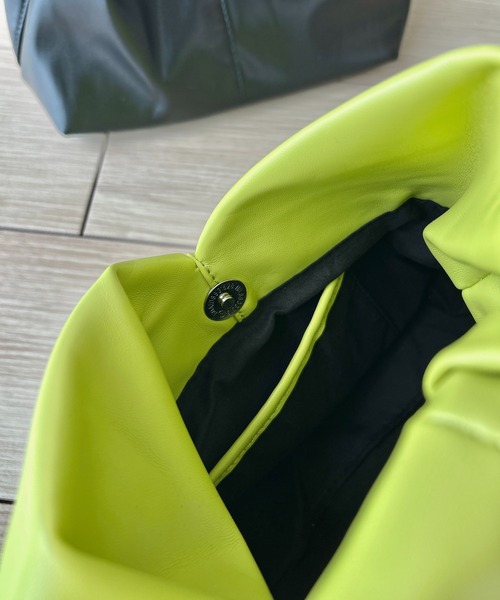 y/m by RIKA(イムバイリカ)の「ツイストハンドルBAG(ショルダーバッグ・レディース・グリーン/ブラック・FREE)」の16枚目の写真