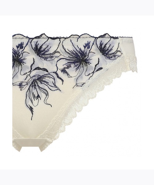 Triumph（トリンプ）の「天使のブラ(R) 魔法のハリ感586 レギュラーショーツ TR586 Hikini（ショーツ・レディース・イエロー/ピンク/ブラック/ホワイト・L/M）」の5枚目の写真