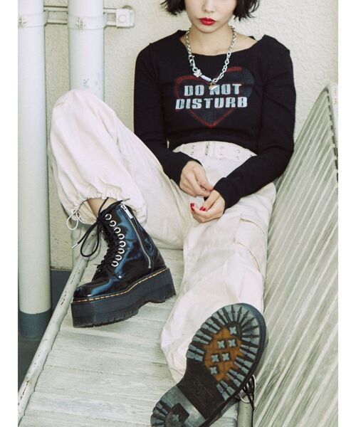 jouetie(ジュエティ)の「ハートフィットロンT(Tシャツ/カットソー・レディース・カーキ/ブラック/オフホワイト・MEDIUM)」の17枚目の写真