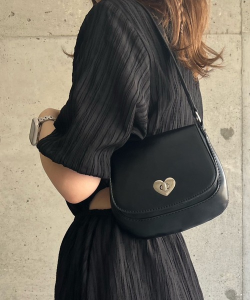 cuorequal（クオレコール）の「2wayレトロハートミニショルダーバッグ（ショルダーバッグ・レディース・ブラック・FREE）」の2枚目の写真