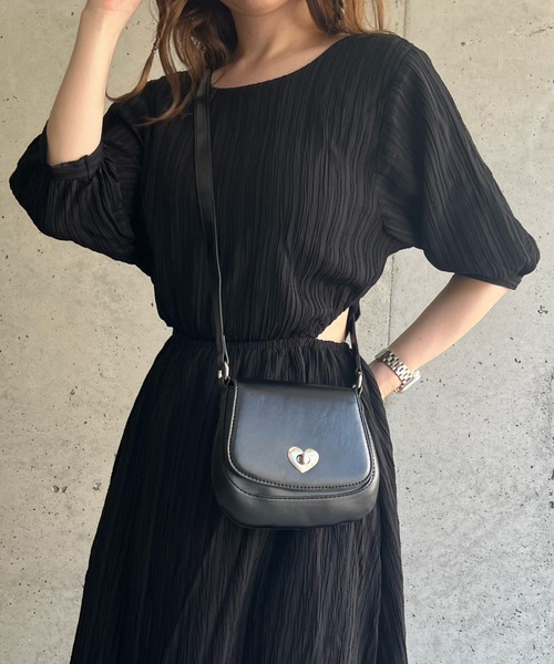 cuorequal（クオレコール）の「2wayレトロハートミニショルダーバッグ（ショルダーバッグ・レディース・ブラック・FREE）」の4枚目の写真