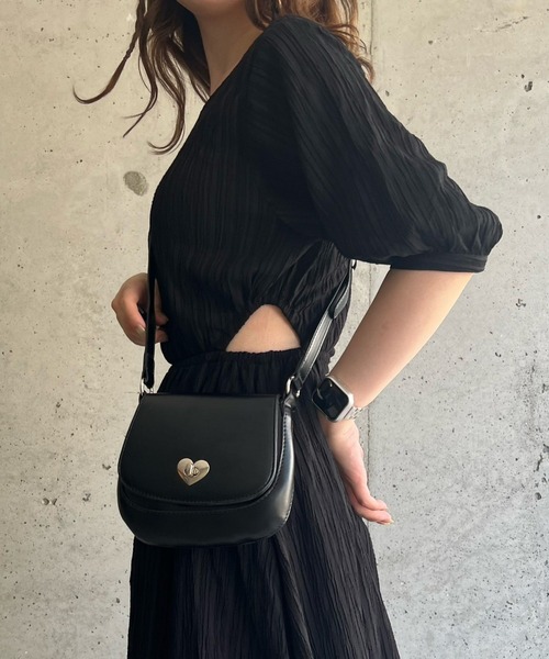 cuorequal（クオレコール）の「2wayレトロハートミニショルダーバッグ（ショルダーバッグ・レディース・ブラック・FREE）」の6枚目の写真