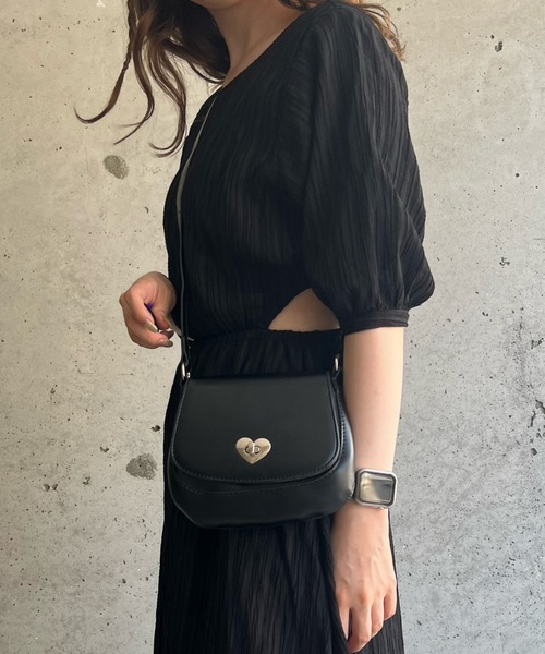 cuorequal（クオレコール）の「2wayレトロハートミニショルダーバッグ（ショルダーバッグ・レディース・ブラック・FREE）」の7枚目の写真
