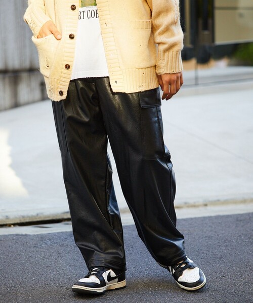 BASICKS ベイシックス フェイクレザーカーゴパンツ M FREAK'S STORE（フリークスストア）の「フェイクレザー ワイドカーゴ