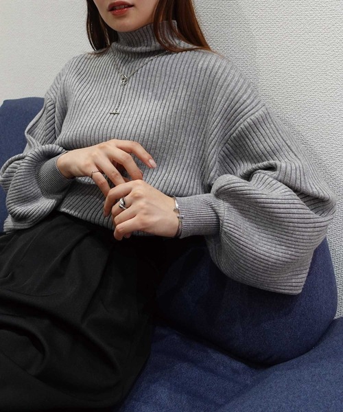 CORNERS(コーナーズ)の「ボトルネックボリューム袖リブニット(ニット/セーター・レディース・パープル/ブラック/ベージュ/オレンジ/レッド/グレー/ロイヤルブルー/アイボリー・FREE)」の4枚目の写真