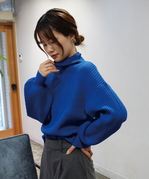 CORNERS(コーナーズ)の「ボトルネックボリューム袖リブニット(ニット/セーター・レディース・パープル/ブラック/ベージュ/オレンジ/レッド/グレー/ロイヤルブルー/アイボリー・FREE)」の5枚目の写真