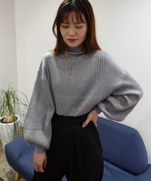 CORNERS(コーナーズ)の「ボトルネックボリューム袖リブニット(ニット/セーター・レディース・パープル/ブラック/ベージュ/オレンジ/レッド/グレー/ロイヤルブルー/アイボリー・FREE)」の21枚目の写真