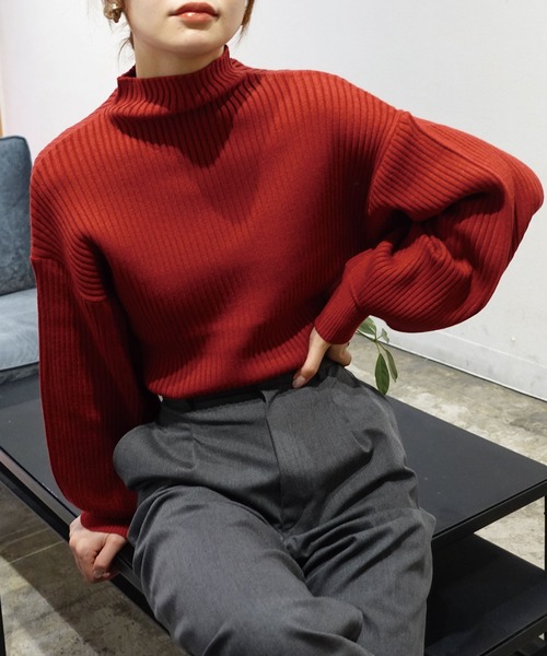 CORNERS(コーナーズ)の「ボトルネックボリューム袖リブニット(ニット/セーター・レディース・パープル/ブラック/ベージュ/オレンジ/レッド/グレー/ロイヤルブルー/アイボリー・FREE)」の14枚目の写真