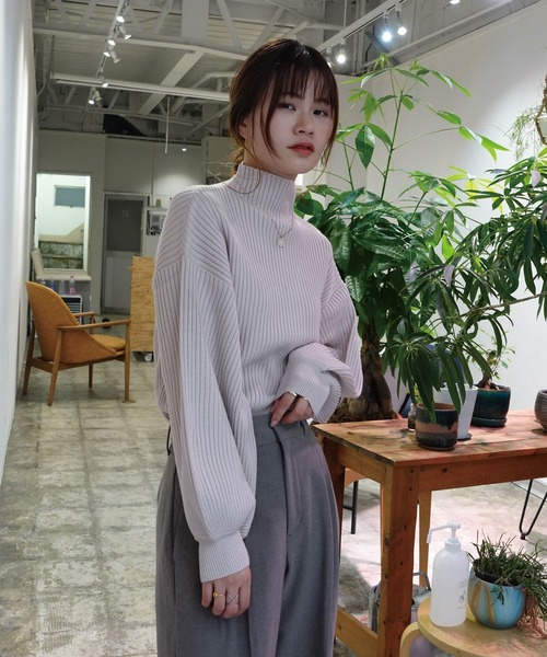 CORNERS(コーナーズ)の「ボトルネックボリューム袖リブニット(ニット/セーター・レディース・パープル/ブラック/ベージュ/オレンジ/レッド/グレー/ロイヤルブルー/アイボリー・FREE)」の19枚目の写真