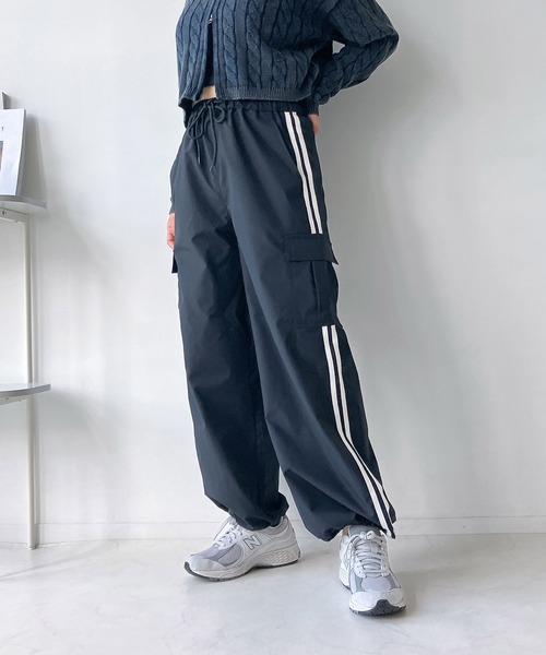 AS KNOW AS plus(アズノゥアズプラス)の「☆タック ミリタリーカーゴパンツ(カーゴパンツ・レディース・ブラック/カーキ/グレー/ピンク/ピンク系/オフホワイト/ブラック系その他/シルバー/ブラック系/カーキ系/グレー系/ホワイト系その他/グレー系1/ブラック系その他2/ホワイト系/グレー系その他3/ホワイト系その他3/ブラック系その他3/ホワイト系その他2/グレー系その他2/グレー系その他/グレー系2/グリーン系その他/ブラック系その他4・FREE)」の8枚目の写真