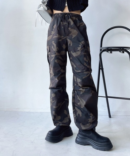 AS KNOW AS plus(アズノゥアズプラス)の「☆タック ミリタリーカーゴパンツ(カーゴパンツ・レディース・ブラック/カーキ/グレー/ピンク/ピンク系/オフホワイト/ブラック系その他/シルバー/ブラック系/カーキ系/グレー系/ホワイト系その他/グレー系1/ブラック系その他2/ホワイト系/グレー系その他3/ホワイト系その他3/ブラック系その他3/ホワイト系その他2/グレー系その他2/グレー系その他/グレー系2/グリーン系その他/ブラック系その他4・FREE)」の20枚目の写真