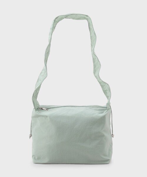 OPAQUE.CLIP（オペークドットクリップ）の「◆【軽量/長さ調整可能2WAY】フリルワンハンドルショルダーバッグ（ショルダーバッグ・レディース・ライトグレー/グリーン系その他5/パープル/ブラック・00）」の7枚目の写真