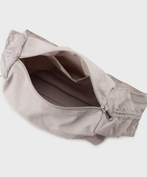 OPAQUE.CLIP（オペークドットクリップ）の「◆【軽量/長さ調整可能2WAY】フリルワンハンドルショルダーバッグ（ショルダーバッグ・レディース・ライトグレー/グリーン系その他5/パープル/ブラック・00）」の13枚目の写真