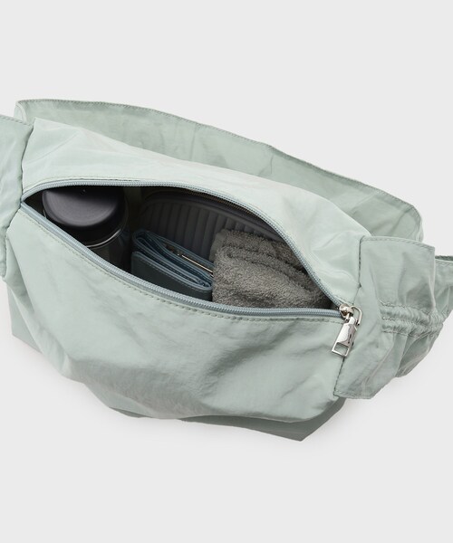 OPAQUE.CLIP（オペークドットクリップ）の「◆【軽量/長さ調整可能2WAY】フリルワンハンドルショルダーバッグ（ショルダーバッグ・レディース・ライトグレー/グリーン系その他5/パープル/ブラック・00）」の14枚目の写真