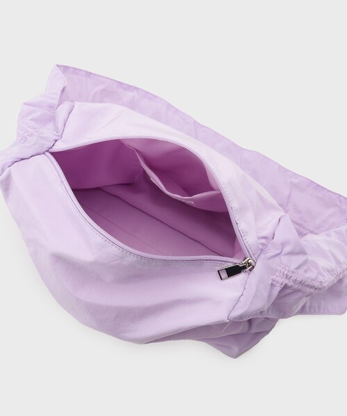 OPAQUE.CLIP（オペークドットクリップ）の「◆【軽量/長さ調整可能2WAY】フリルワンハンドルショルダーバッグ（ショルダーバッグ・レディース・ライトグレー/グリーン系その他5/パープル/ブラック・00）」の16枚目の写真