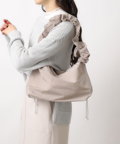 OPAQUE.CLIP（オペークドットクリップ）の「◆【軽量/長さ調整可能2WAY】フリルワンハンドルショルダーバッグ（ショルダーバッグ・レディース・ライトグレー/グリーン系その他5/パープル/ブラック・00）」の15枚目の写真