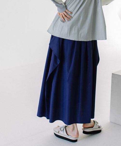 MARECHAL TERRE（マルシャルテル）の「タックデザインスカート（スカート・レディース・ベージュ/ブラック/グリーン系その他/ブルー/レッド・MEDIUM）」の10枚目の写真