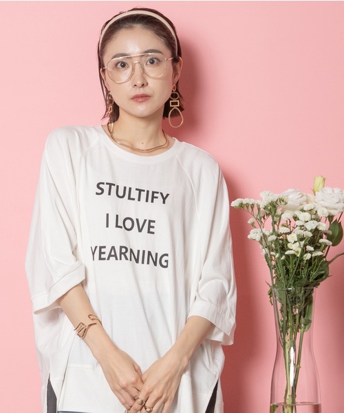 MHBG TOKYO（エムエイチビージートーキョー）の「STULTIFY ロゴTEE（Tシャツ/カットソー・レディース・ブラック/チャコールグレー/オフホワイト・FREE）」の4枚目の写真